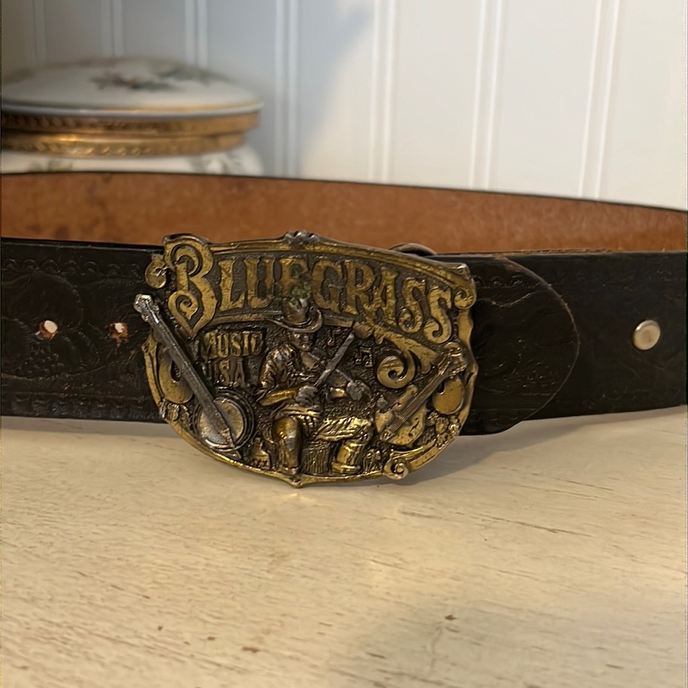 1982 Solid Brass Bluegrass buckle & top grain Steerhide black leather belt 30”
